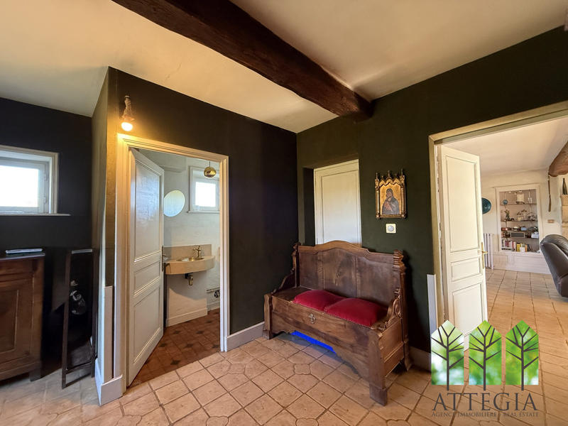 Maison - 220 m² - 7 pièces