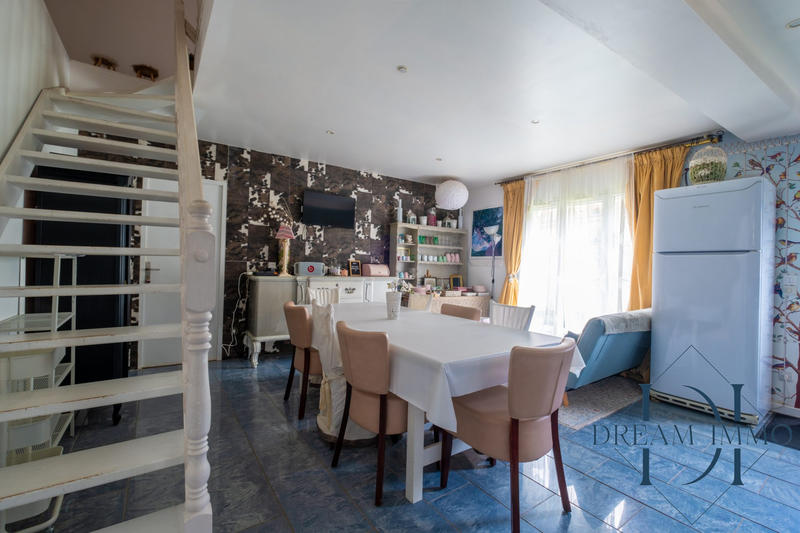 Maison - 288 m² - 13 pièces