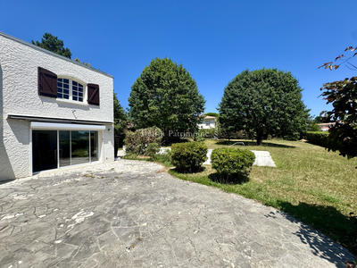 Maison - 200 m² - 8 pièces