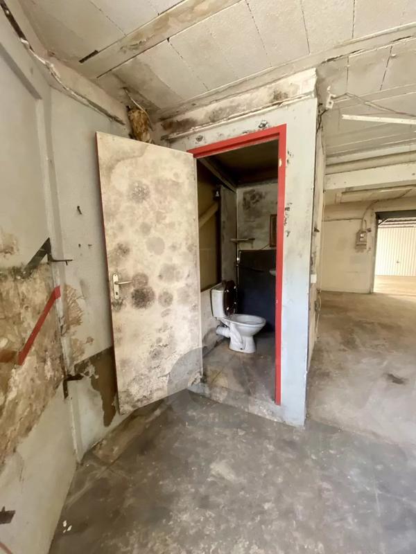 Local commercial - 30 m² - 2 pièces