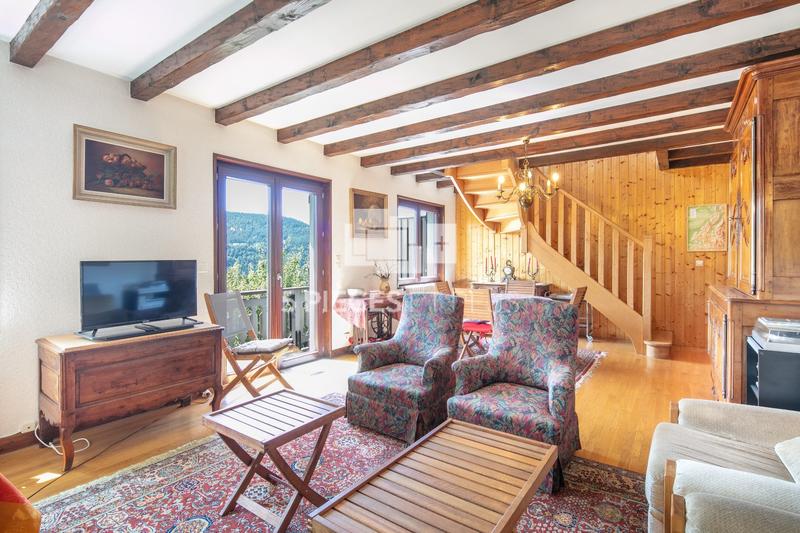 Maison - 220 m² - 6 pièces