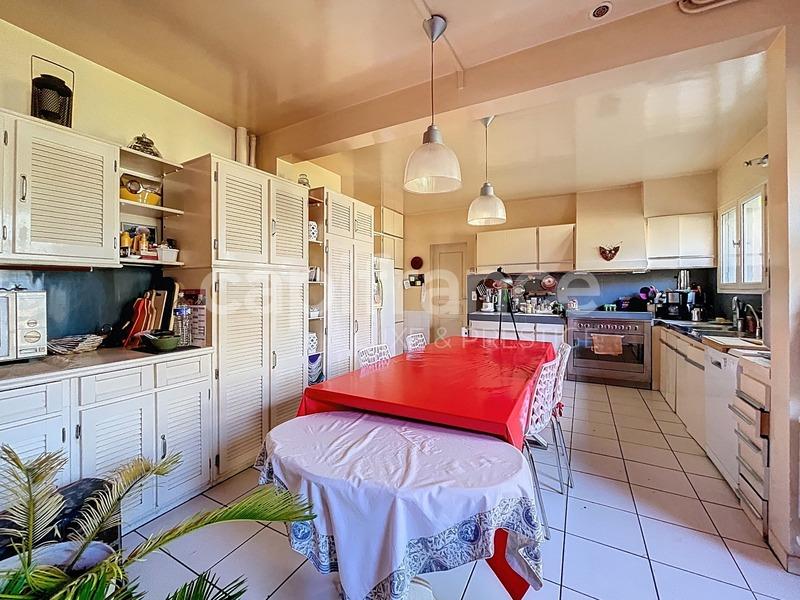 Propriété - 393 m² - 13 pièces