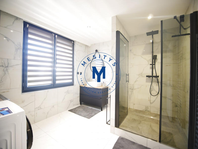 Maison - 140 m² - 8 pièces