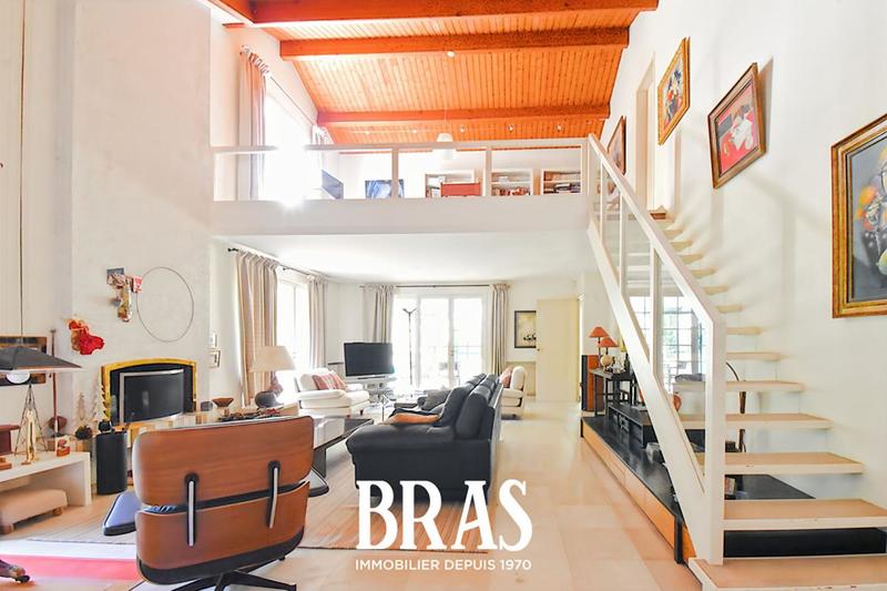 Maison - 372 m² - 7 pièces