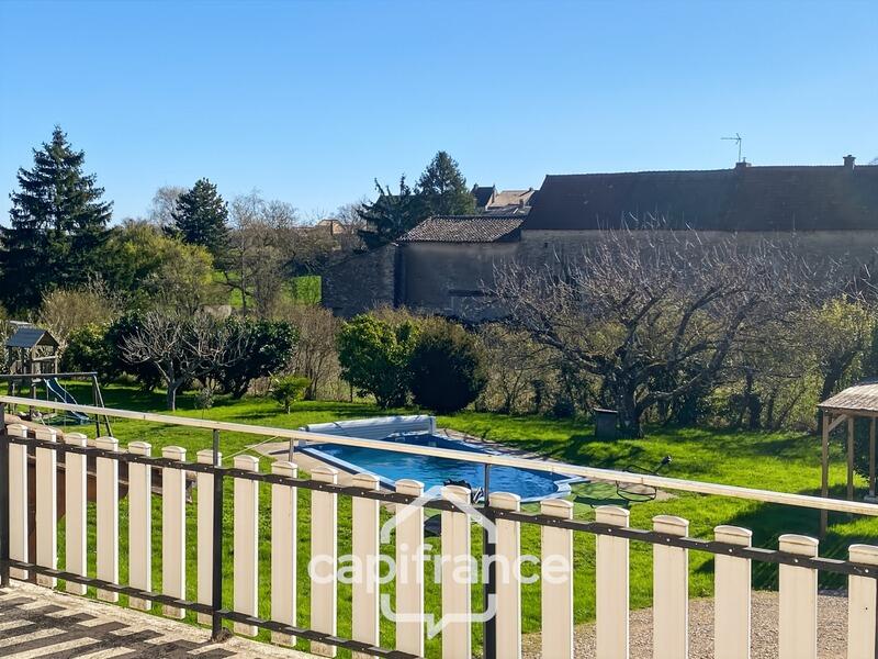 Maison - 262 m² - 8 pièces