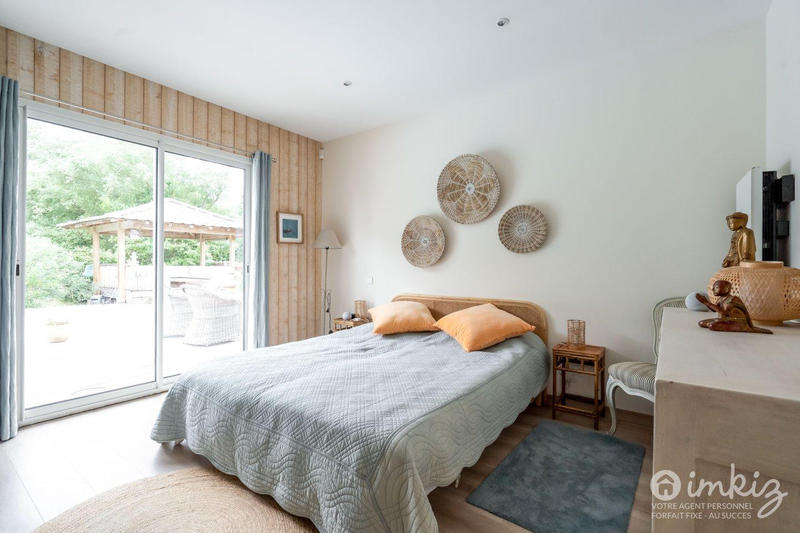 Maison - 215 m² - 9 pièces