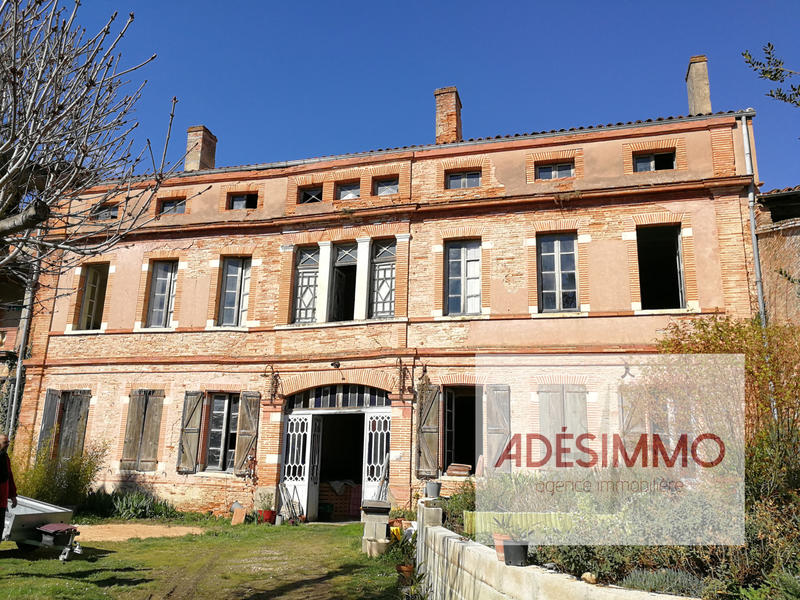 Maison de village - 800 m² - 16 pièces
