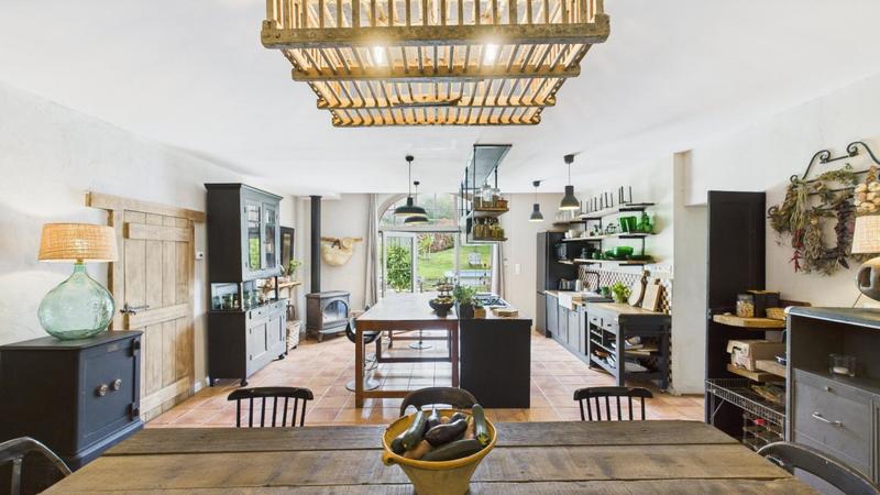 Propriété - 770 m² - 15 pièces