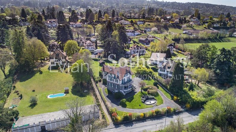 Maison - 400 m² - 13 pièces