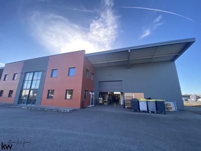 Magasins - 2 438 m²