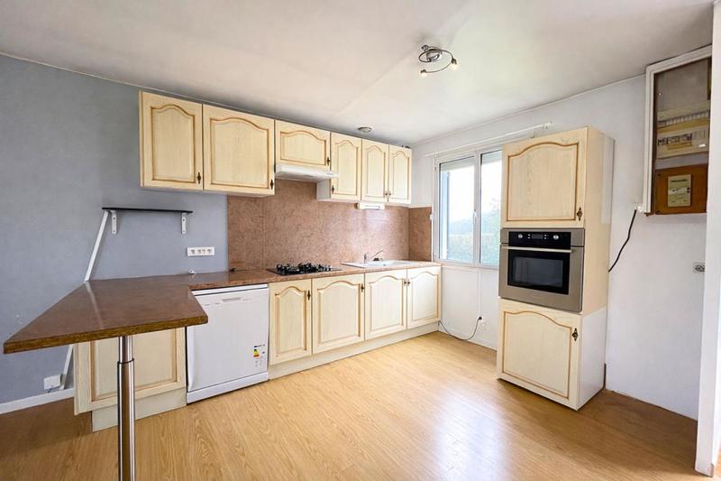 Maison - 99 m² - 6 pièces