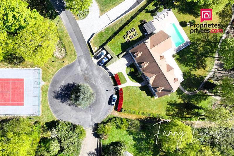 Propriété - 330 m² - 10 pièces