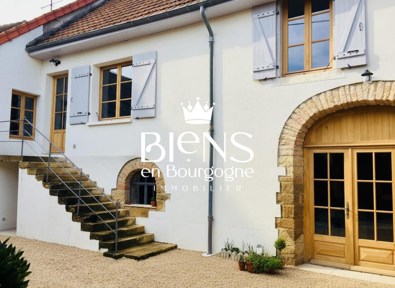 Maison ancienne - 225 m² - 8 pièces