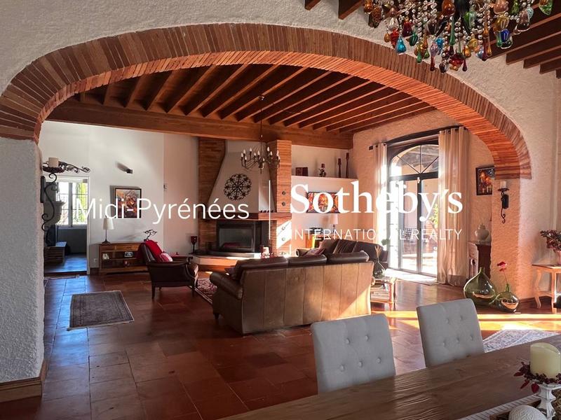 Maison - 498 m² - 14 pièces