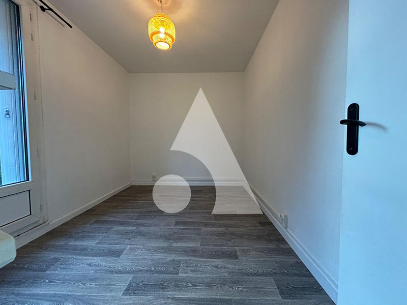 Appartement - 92 m² - 5 pièces