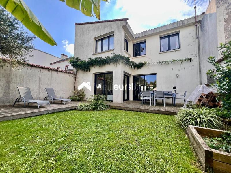 Maison - 168 m² - 8 pièces