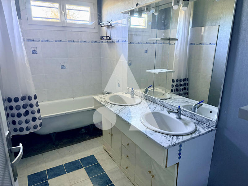 Maison - 90 m² - 5 pièces