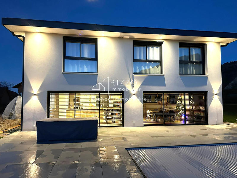 Maison - 160 m² - 6 pièces