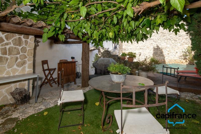 Maison - 210 m² - 7 pièces