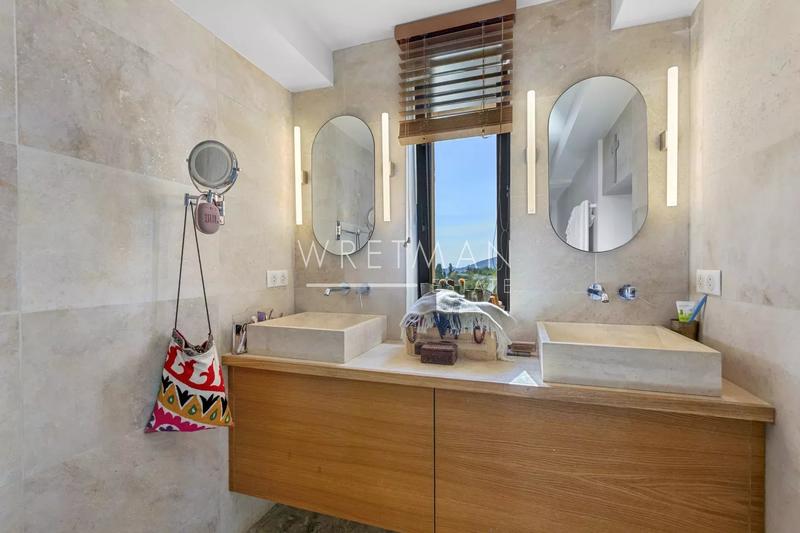 Maison - 250 m² - 7 pièces