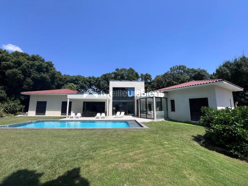 Propriété - 200 m² - 6 pièces