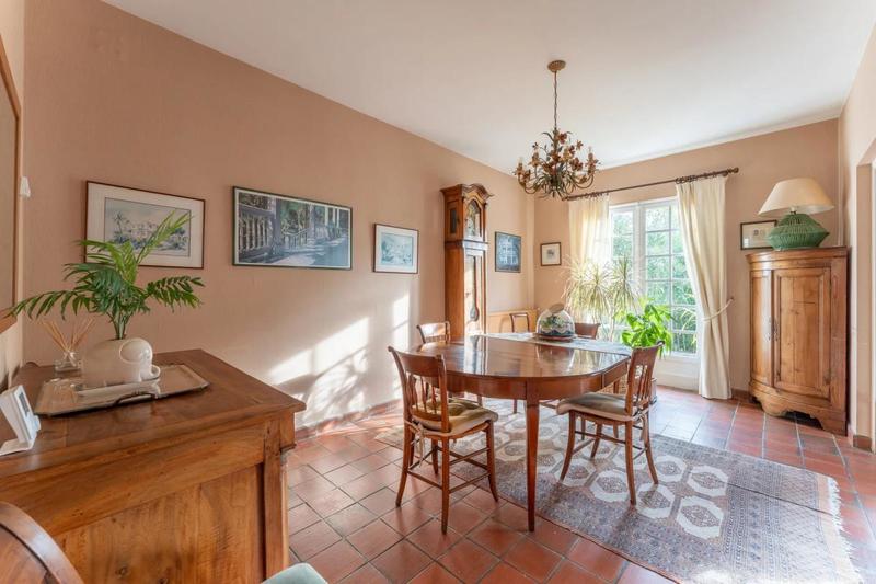 Maison - 211 m² - 16 pièces