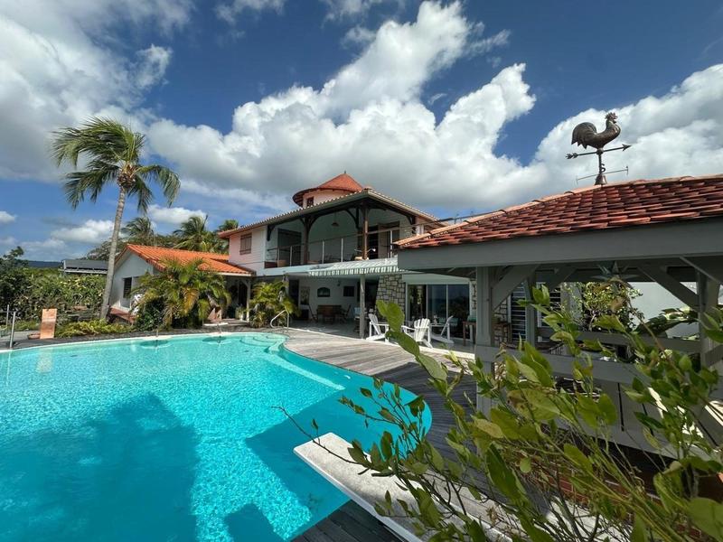 Maison - 332 m² - 10 pièces