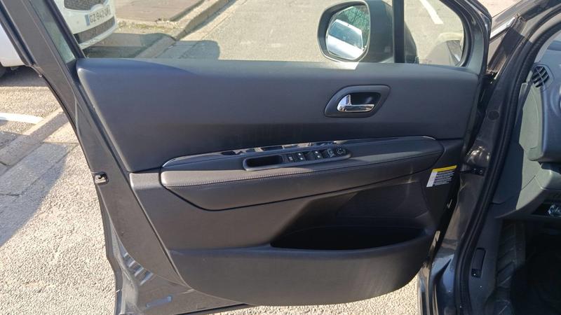 Peugeot 3008 1.6 e-HDi 115 Etg6 Feline