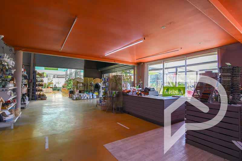 Local commercial - 2 600 m²