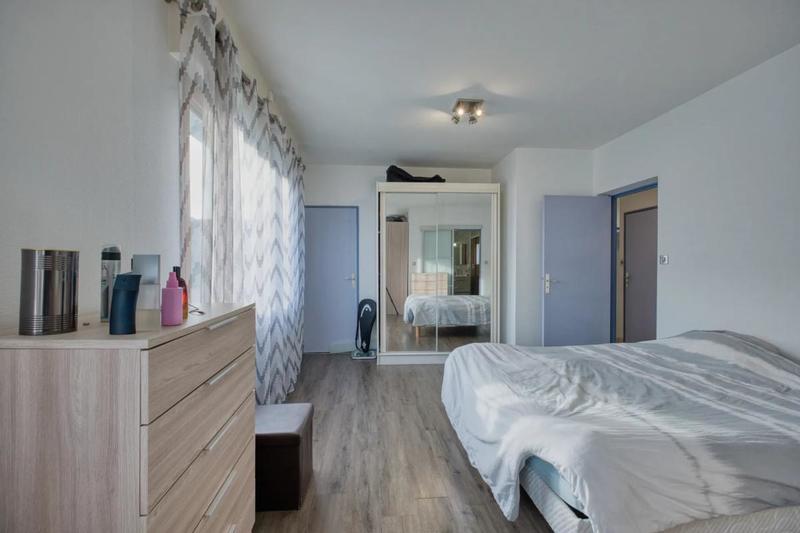 Maison - 175 m² - 9 pièces