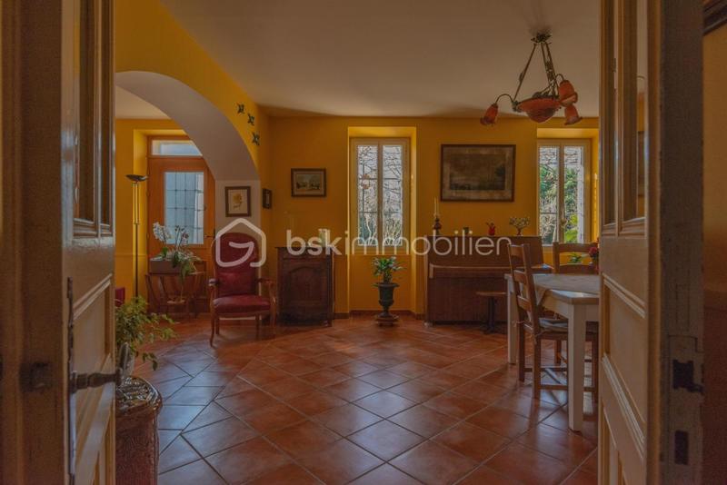 Demeure - 208 m² - 7 pièces