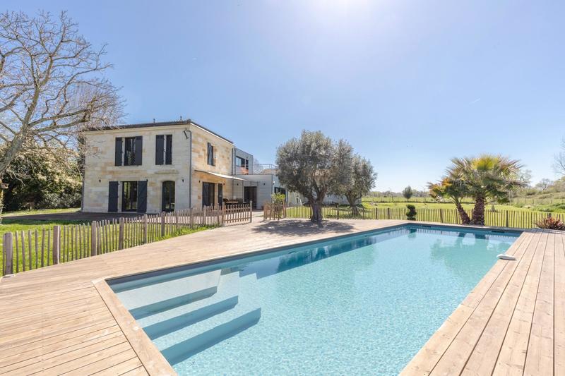 Maison de maîtres - 330 m² - 7 pièces