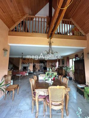 Maison - 228 m² - 7 pièces