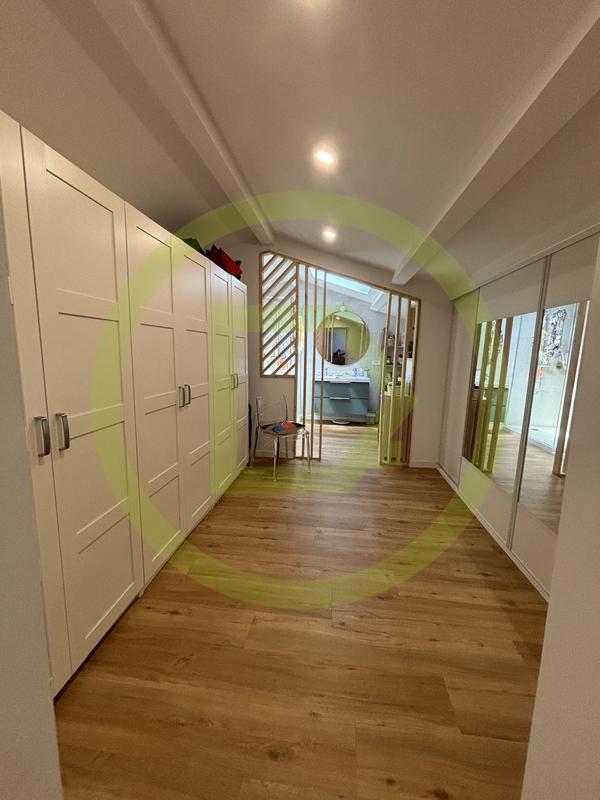 Maison - 200 m² - 7 pièces