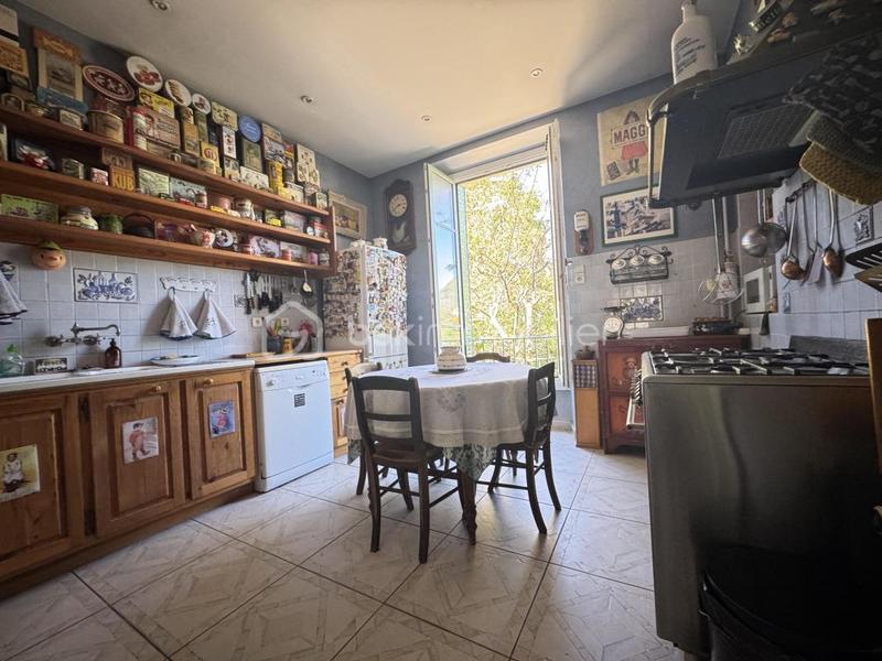 Maison - 225 m² - 12 pièces