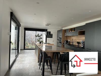 Maison - 237 m² - 8 pièces