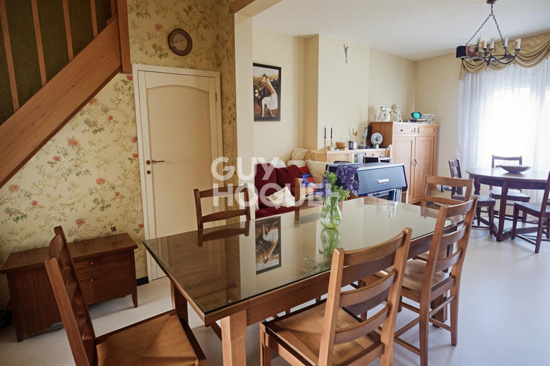 Maison - 159 m² - 9 pièces