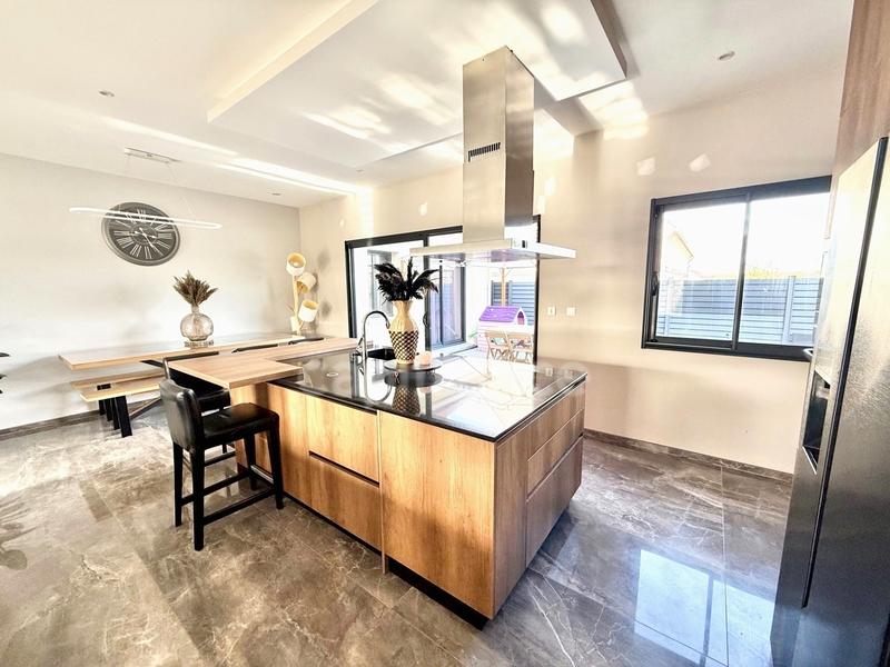 Maison - 193 m² - 7 pièces