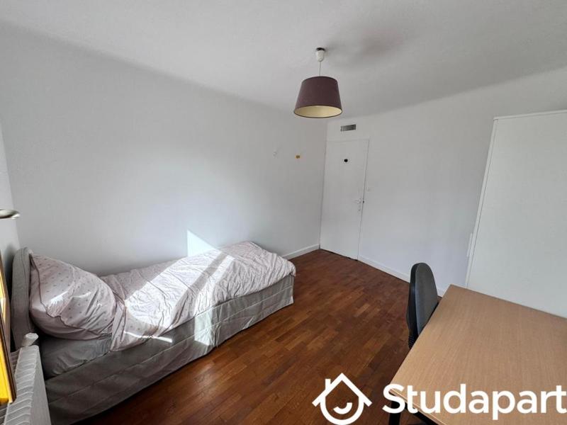 Chambre - 10 m² - 1 pièce