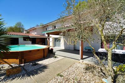 Maison - 226 m² - 6 pièces