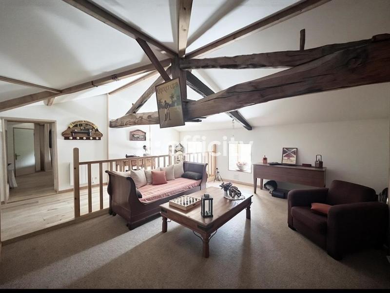 Maison - 260 m² - 10 pièces