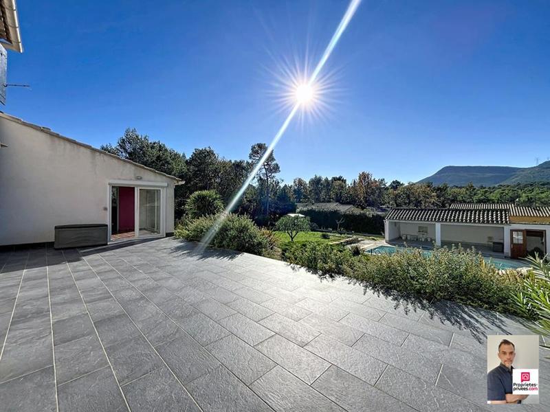 Villa - 184 m² - 7 pièces