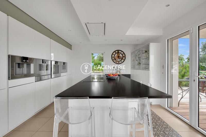 Villa - 300 m² - 9 pièces