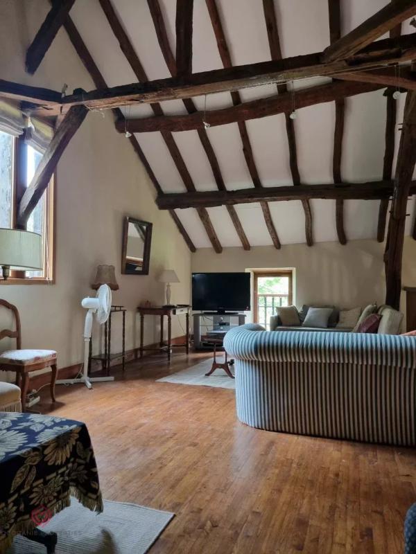 Maison - 212 m² - 12 pièces