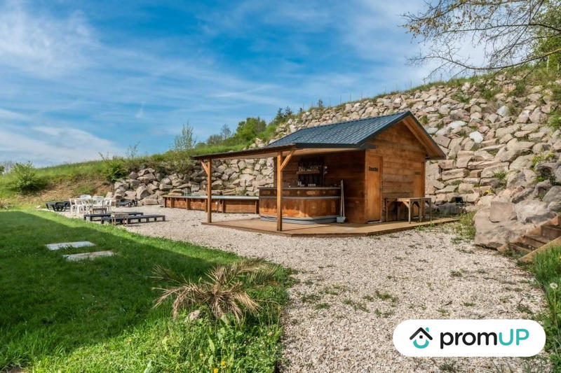 Maison traditionnelle - 380 m² - 10 pièces