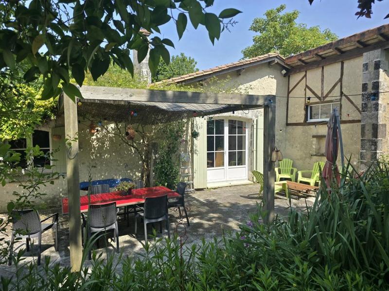 Maison - 221 m² - 7 pièces