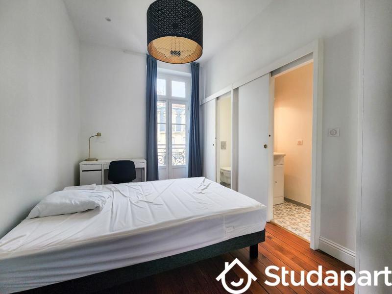 Chambre - 11 m² - 1 pièce