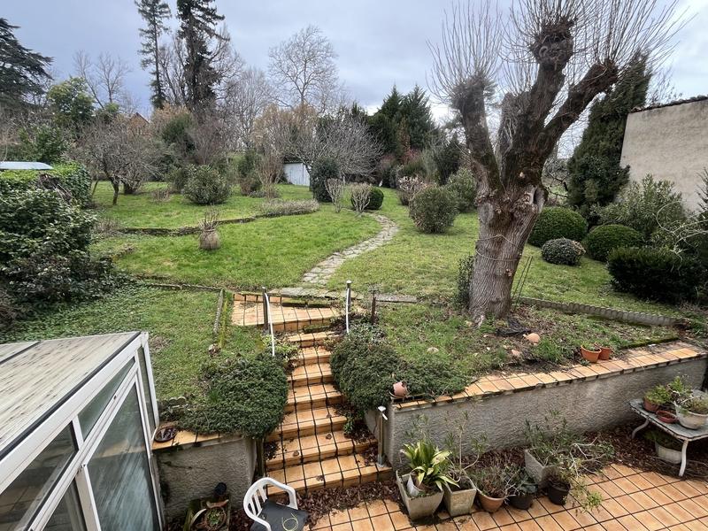 Maison traditionnelle - 300 m² - 8 pièces