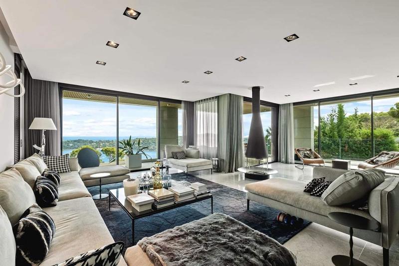 Villa - 300 m² - 6 pièces