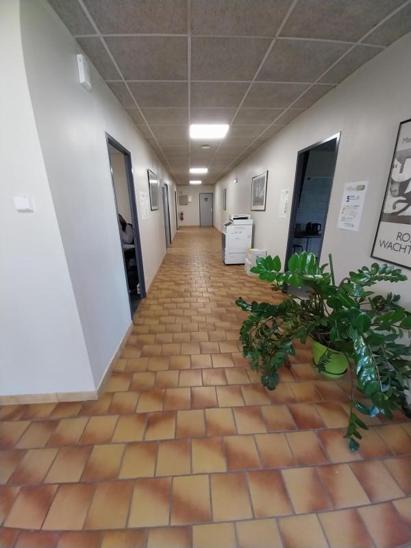 Divers - 1 051 m² - 15 pièces